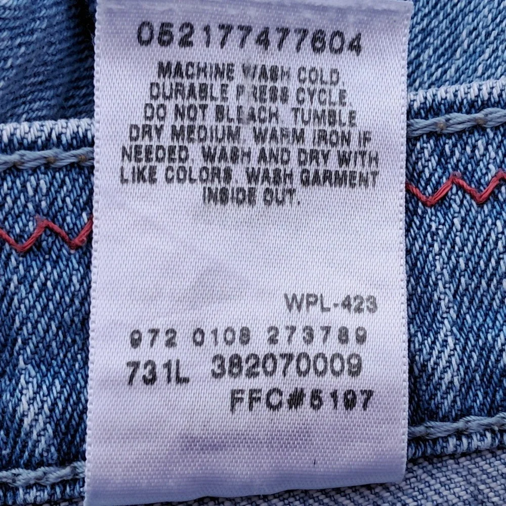 Levis 515 Womens Light Wash Denim Bermuda Shorts Cuffed Size 12 Stretch Blue